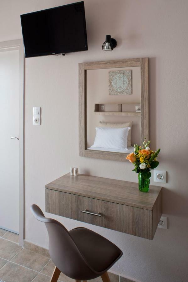 Hotel Liprando Nausa Zewnętrze zdjęcie
